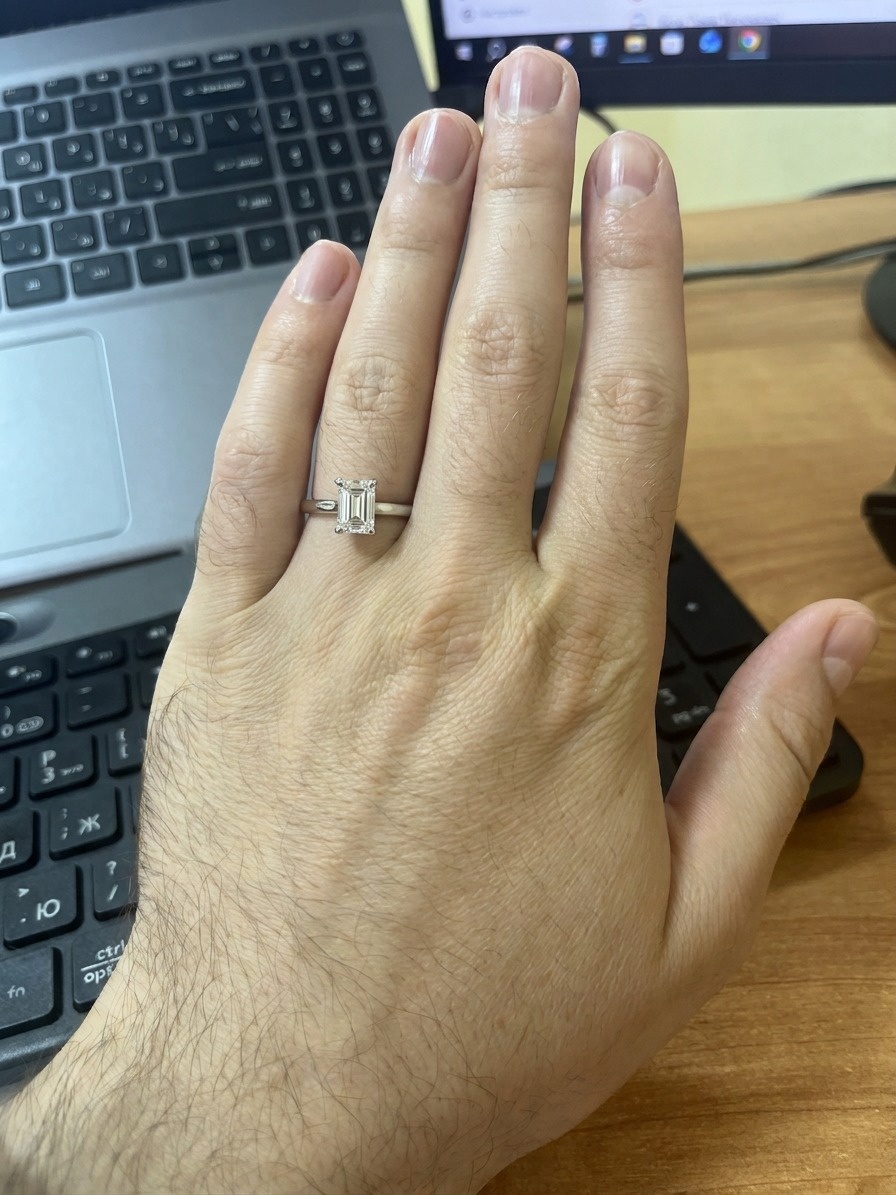 Кольцо с бриллиантом 0.5 ct. в огранке «Эмеральд»