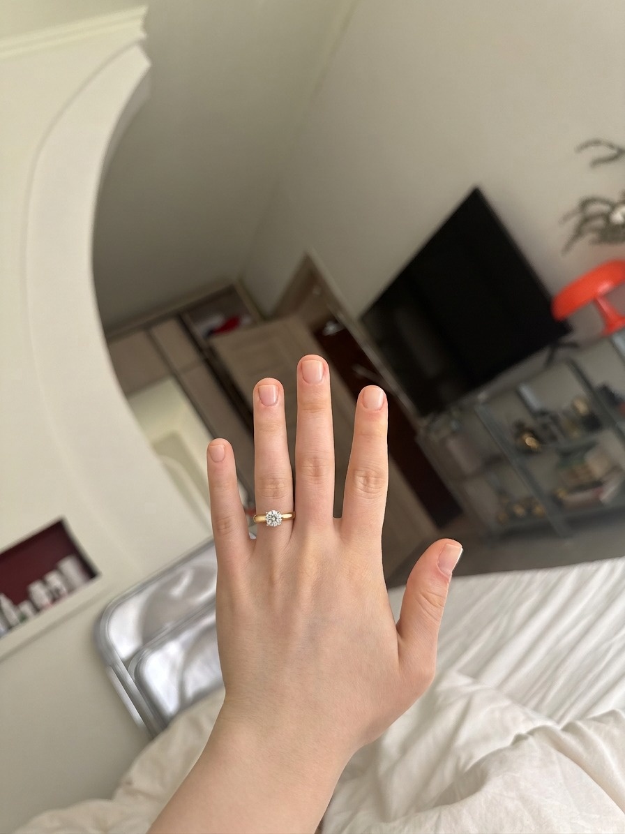 Помолвочное кольцо с бриллиантом в 0.6 ct.