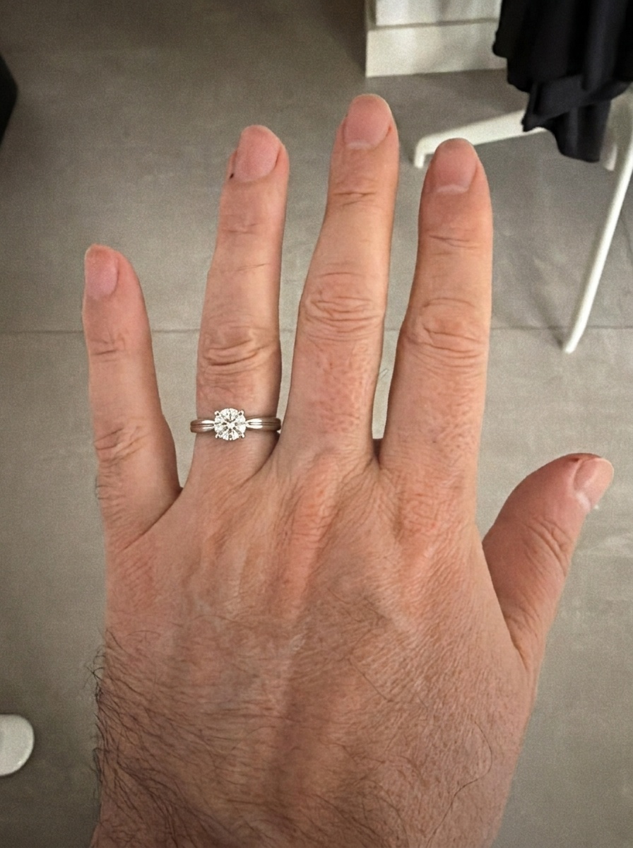 Помолвочное кольцо с бриллиантом 0.3 ct.