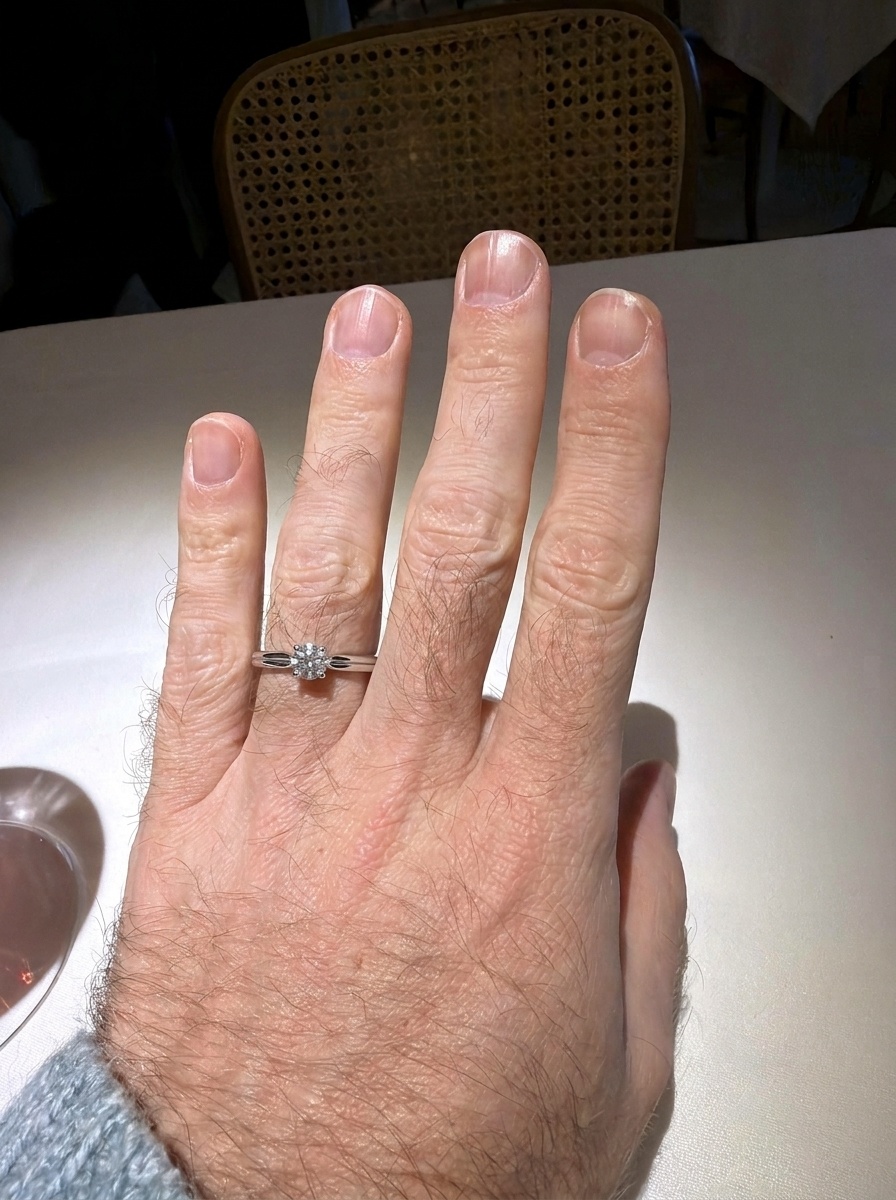 Помолвочное кольцо с бриллиантом 0.3 ct.