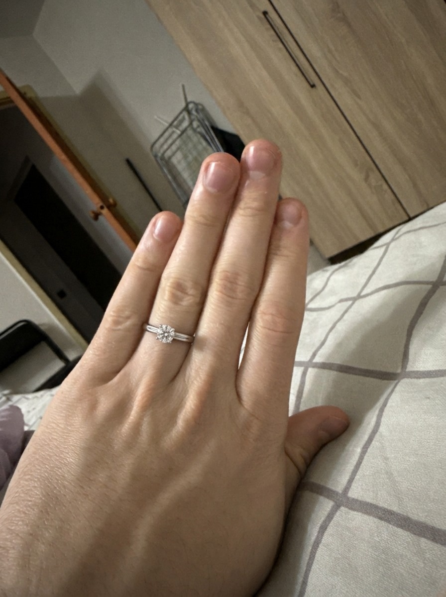 Помолвочное кольцо с бриллиантом 0.3 ct.