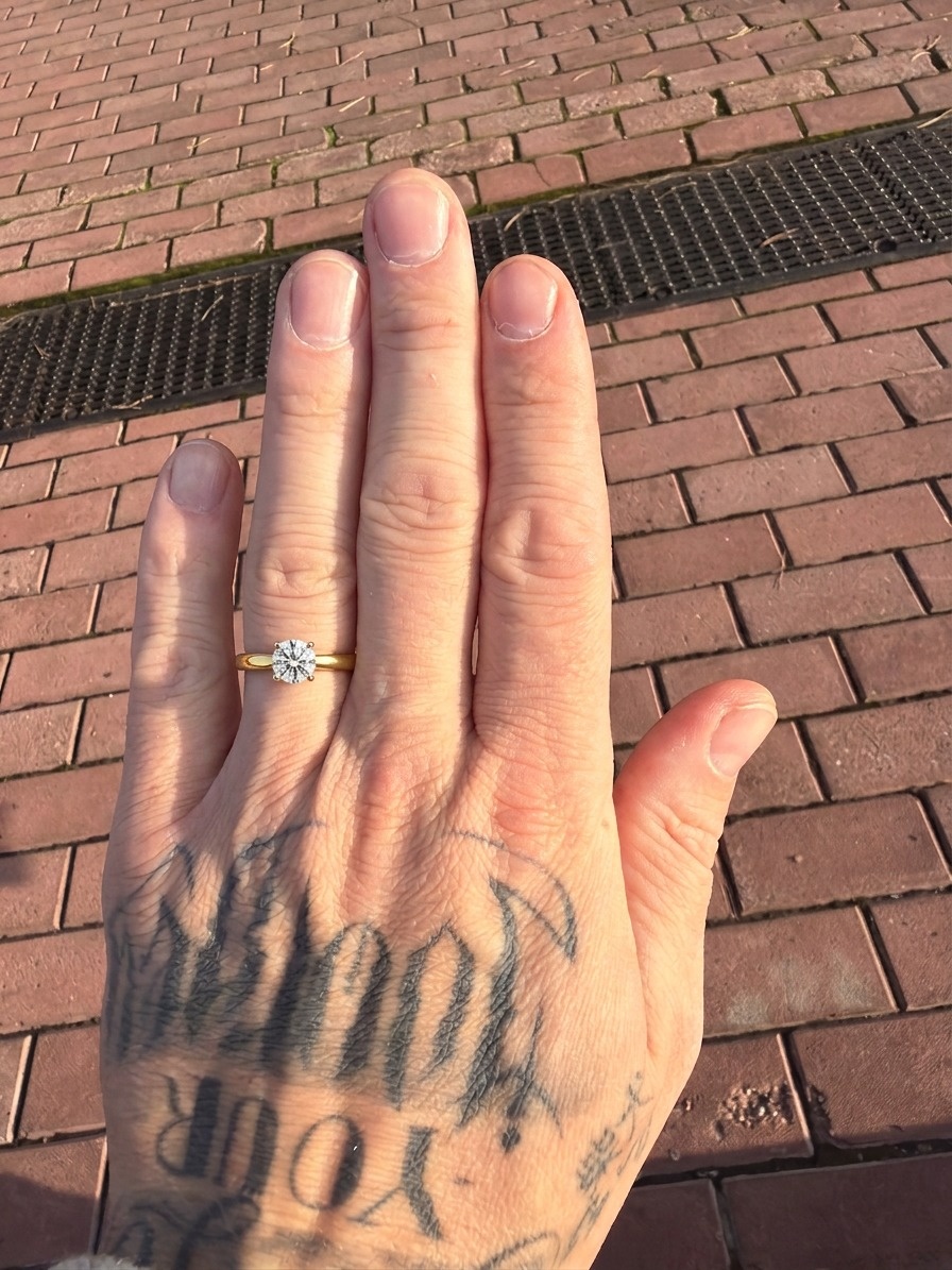 Помолвочное кольцо с бриллиантом в 0.6 ct.