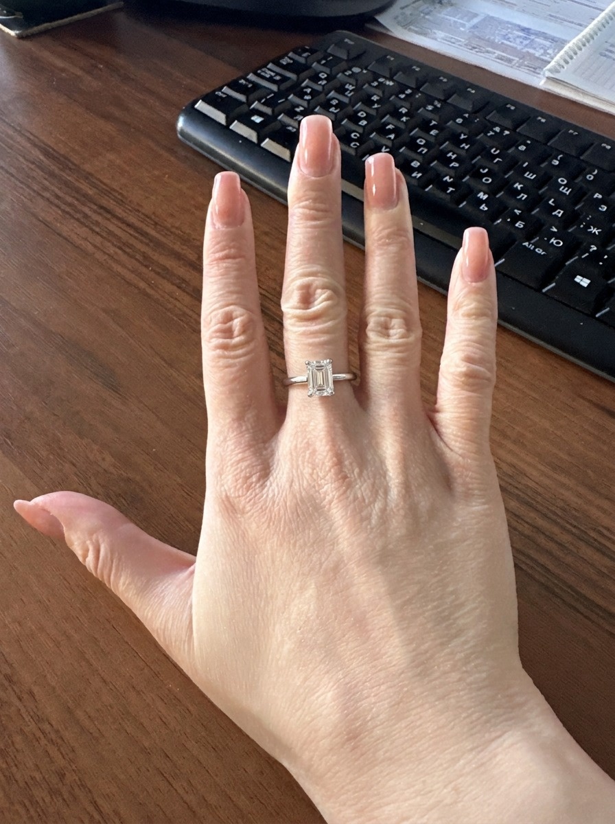 Кольцо с бриллиантом 0.5 ct. в огранке «Эмеральд»