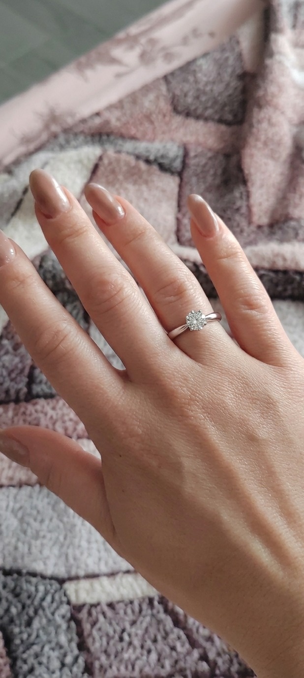 Помолвочное кольцо с бриллиантом 0.3 ct.