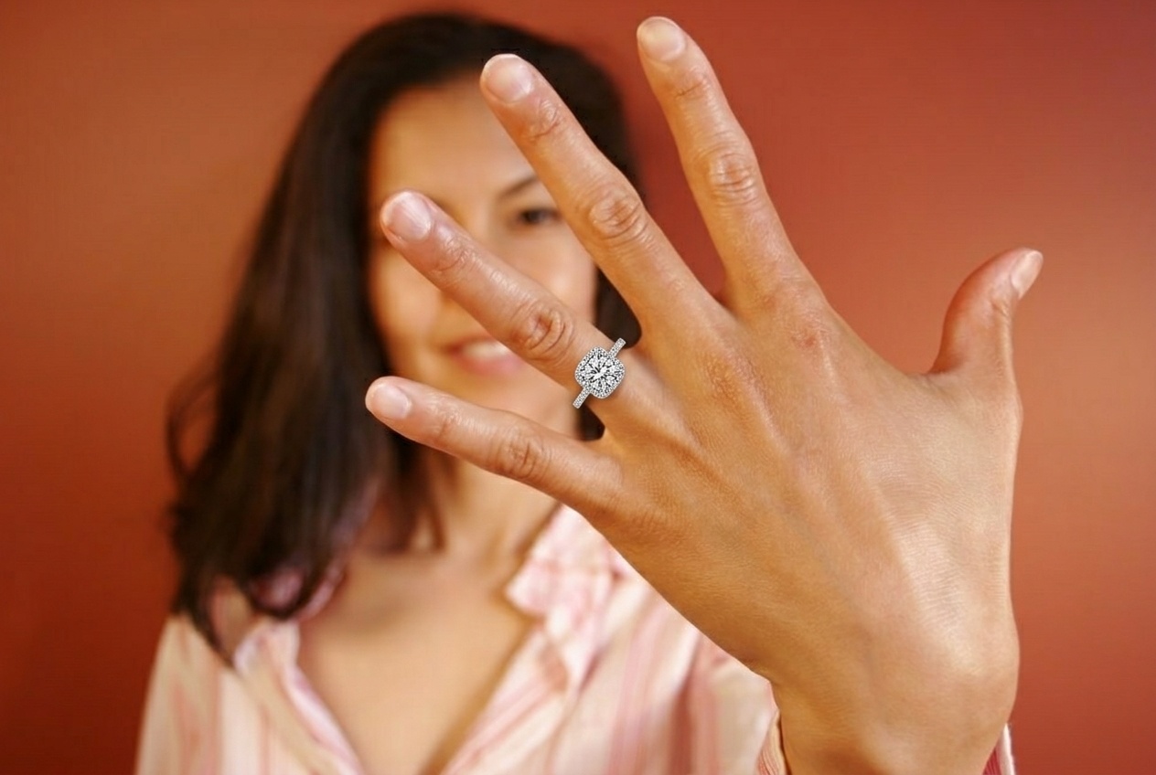 Дизайнерское кольцо 0.6 ct. с россыпью бриллиантов