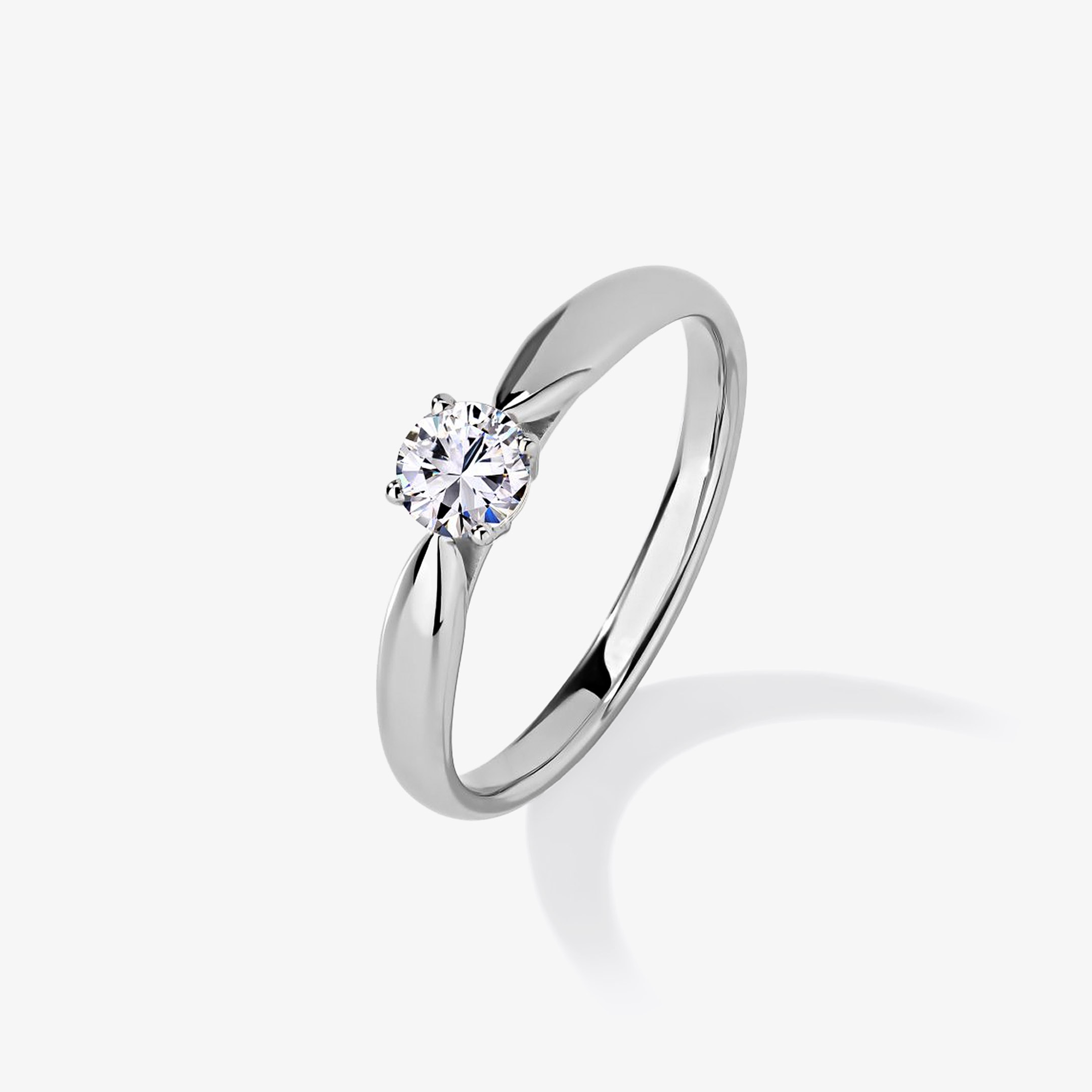 Помолвочное кольцо с бриллиантом 0.3 ct.